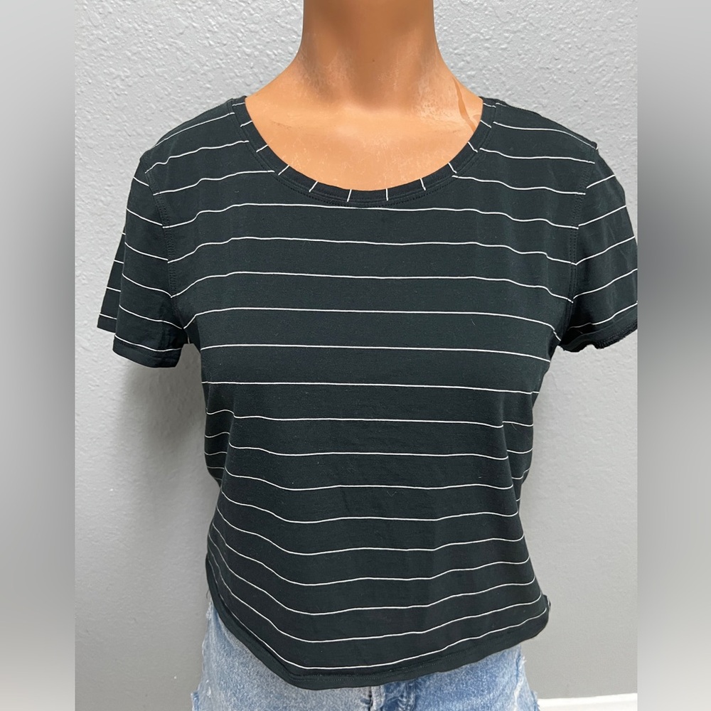 Lululemon Cates tee- stripe black and white- size 4